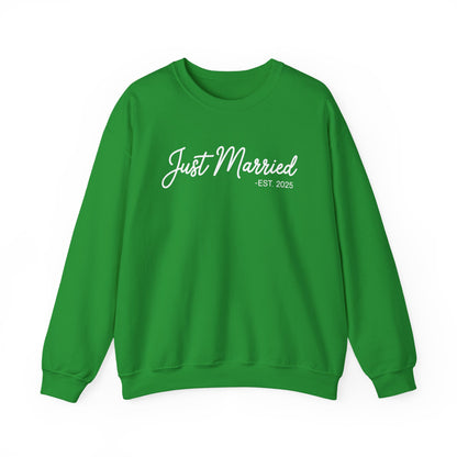 Just Married 2025 Honeymoon Wedding Couples Fiancee Sweatshirt