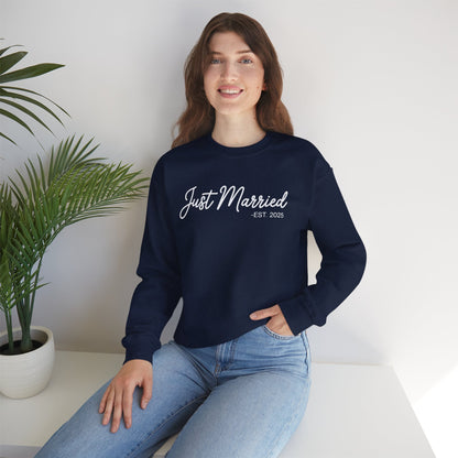Just Married 2025 Honeymoon Wedding Couples Fiancee Sweatshirt