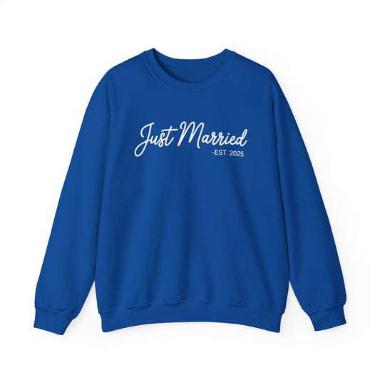 Just Married 2025 Honeymoon Wedding Couples Fiancee Sweatshirt